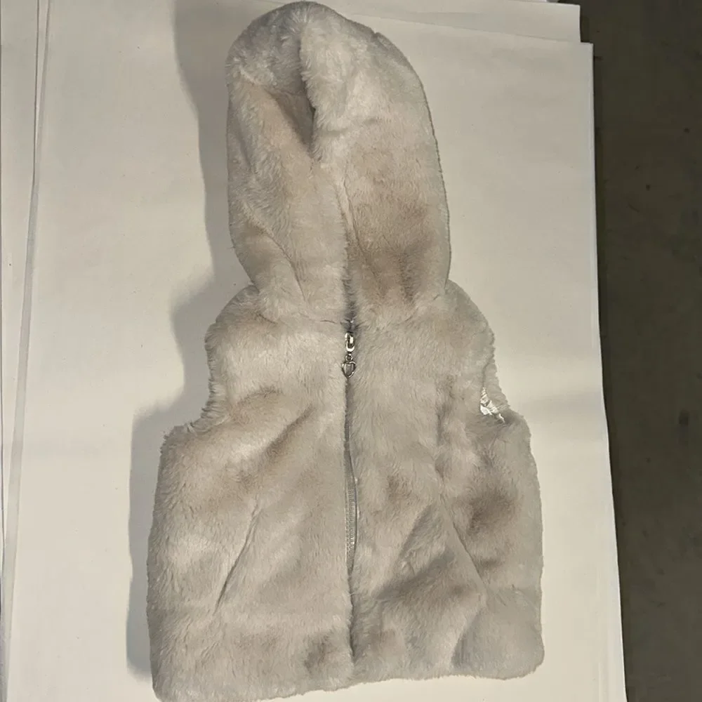 URBAN REPUBLIC | Ivory | HOODED FAUX FUR VEST